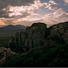 Meteora versinkt in der Nacht