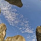 Meteora - von den Bergen umschlossen