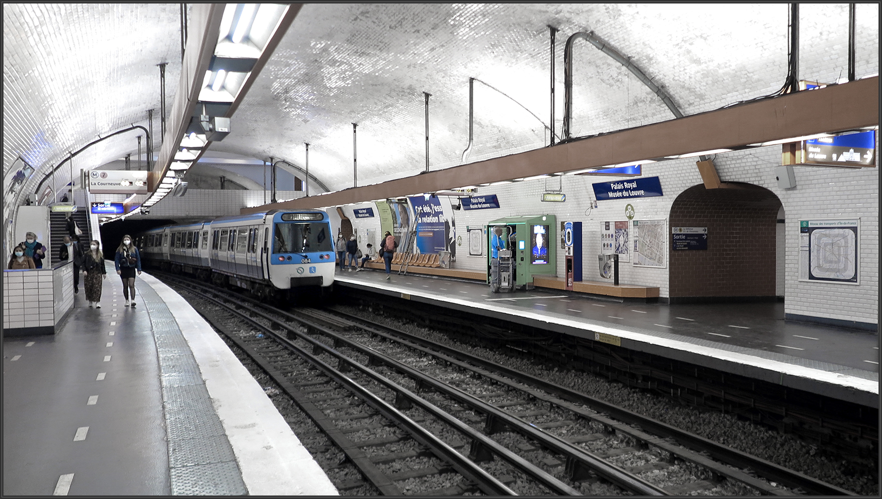 Metro Palais Royal - Paris