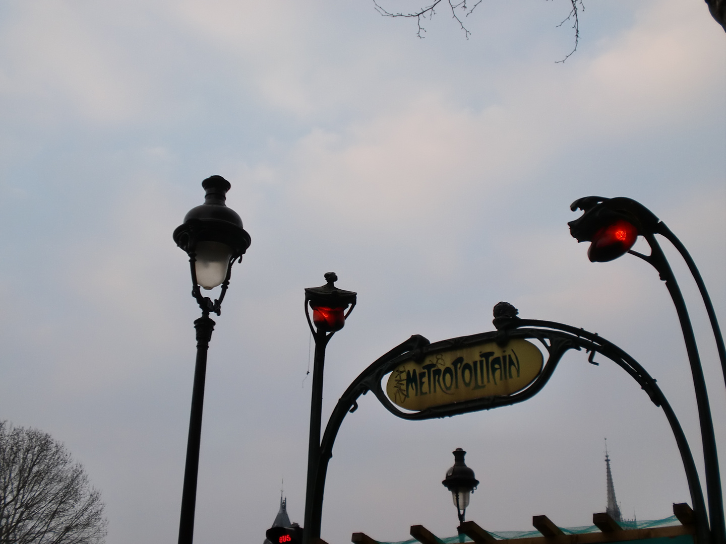 Metro - Schild in Paris