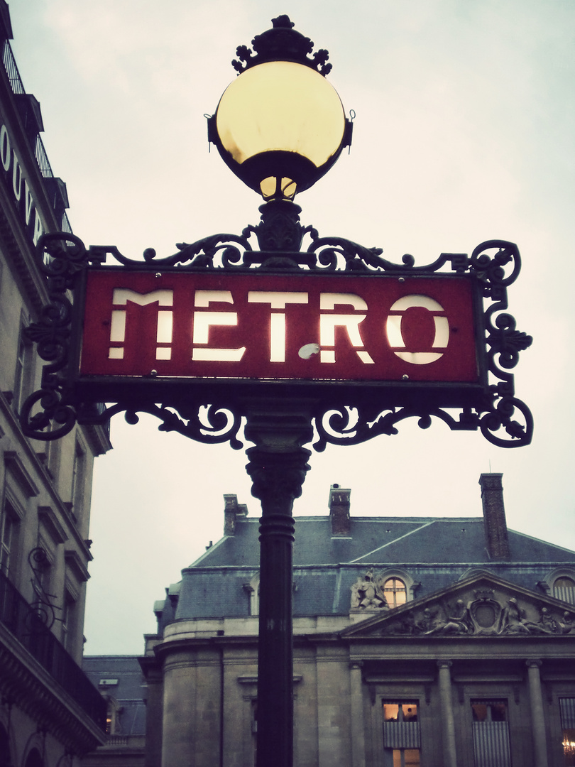 Metro sign in Paris