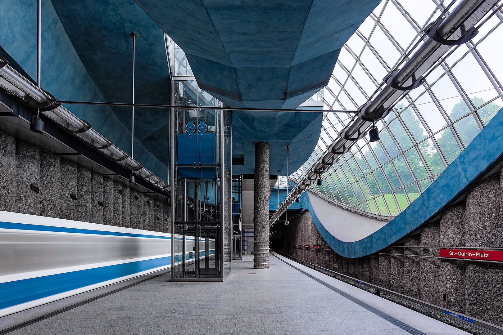 Metro St.-Quirin-Platz