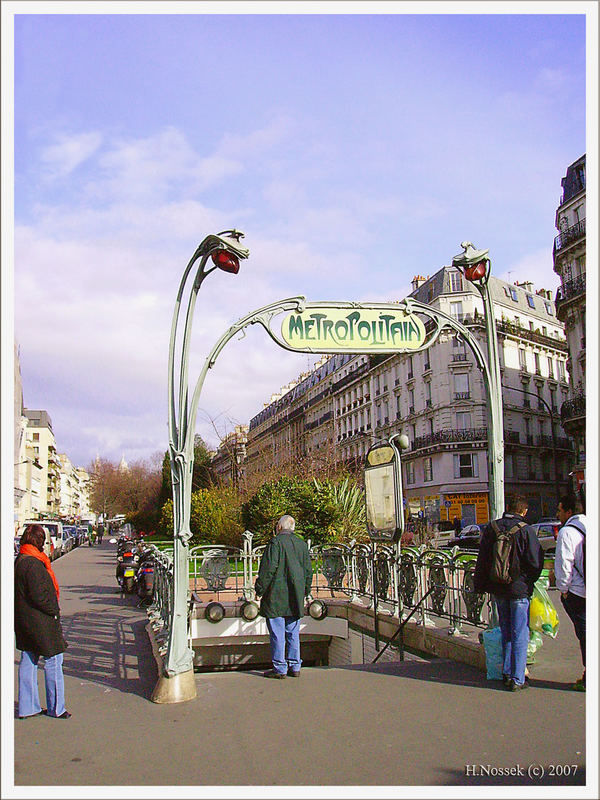 Metro Station Rome avec vue sur Sacre Coeur.