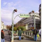 Metro Station Rome avec vue sur Sacre Coeur.