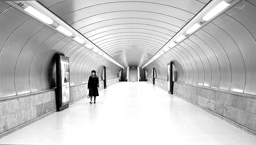 [metro]...Walking Alone