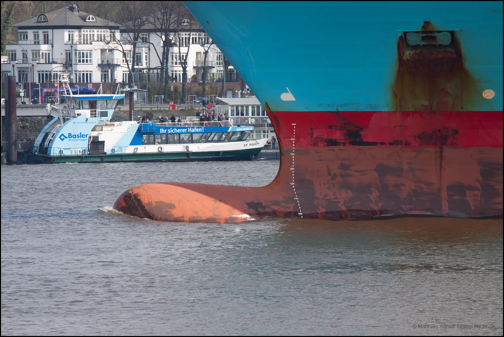 METTE MAERSK ... verläßt den sicheren Hafen...