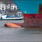 METTE MAERSK ... verläßt den sicheren Hafen...