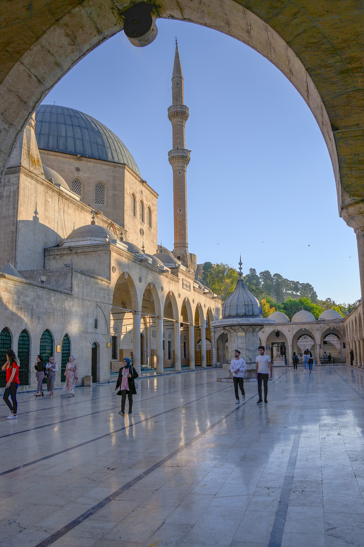 Mevlid-i Halil Moschee, die Pilgerstätte,  im Abendlicht