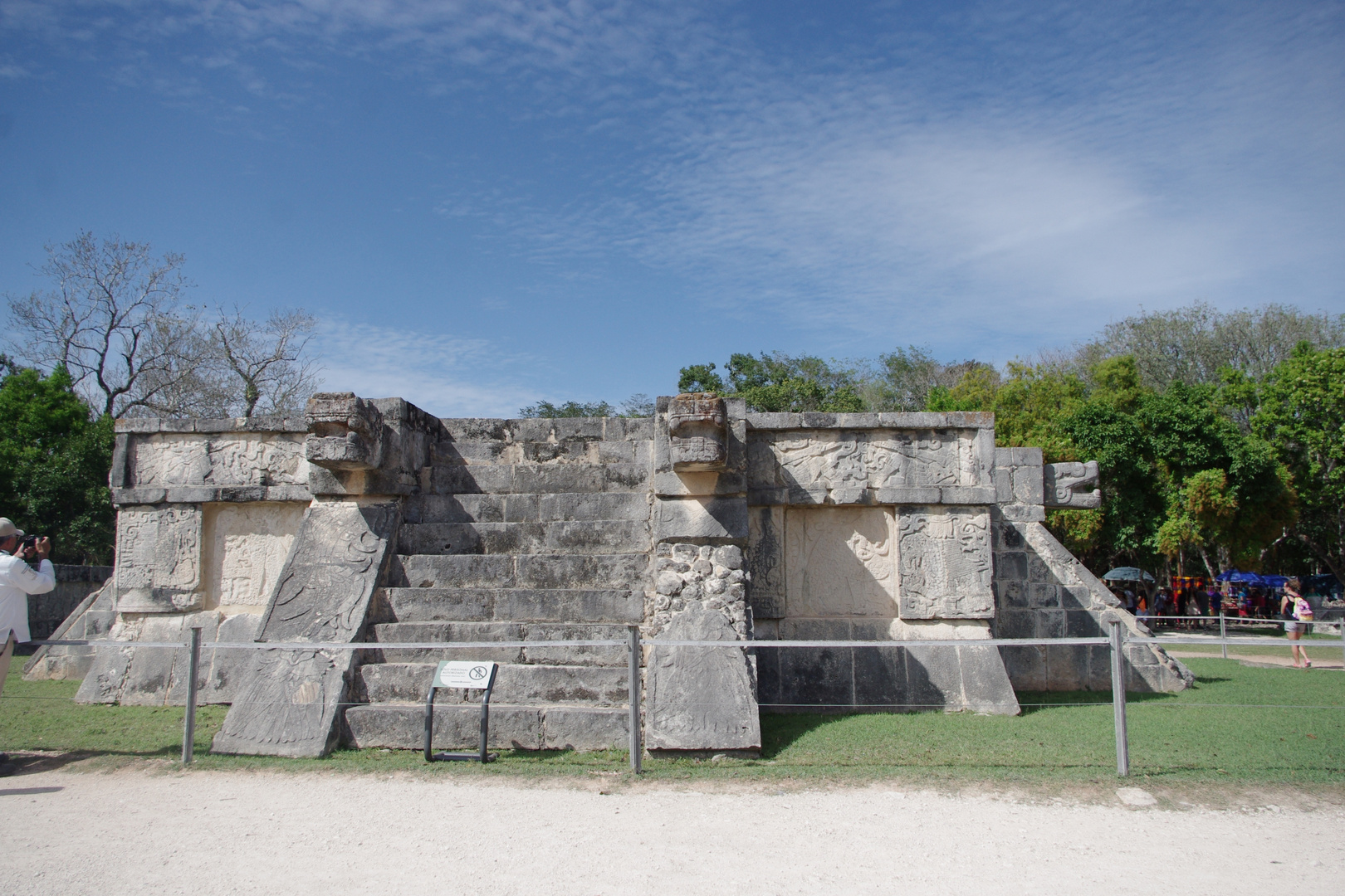 Mexique : Chichen Itza - Plate forme des aigles et des jaguars