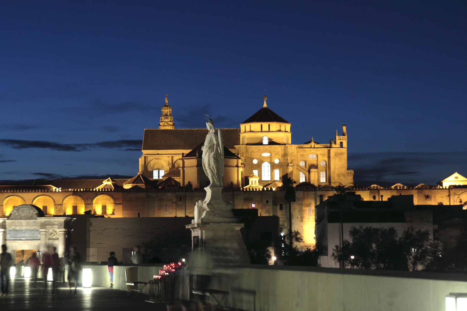 Mezquita-Catedral bei Nacht