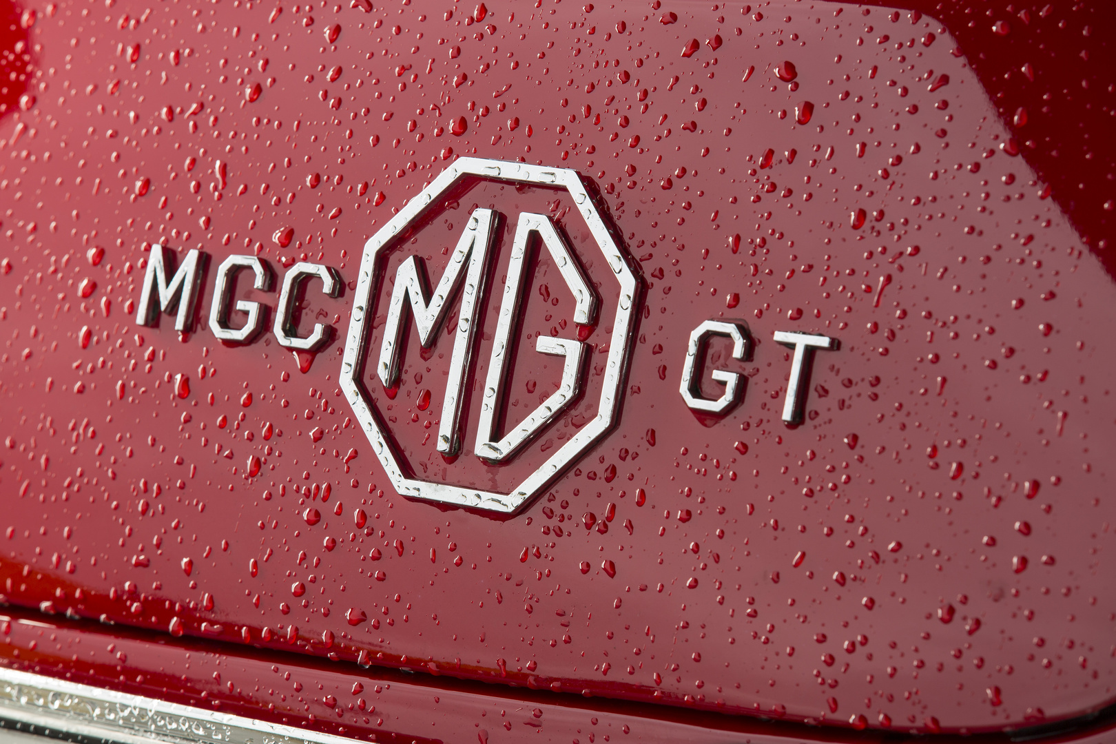 MG im Regen