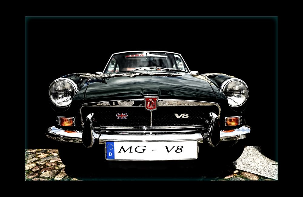 MG V8