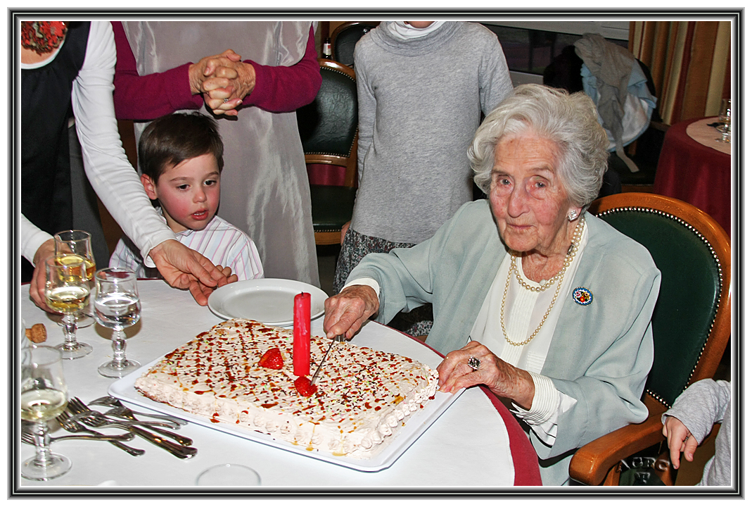 Mi abuela Carmen en su 102 cumpleaños