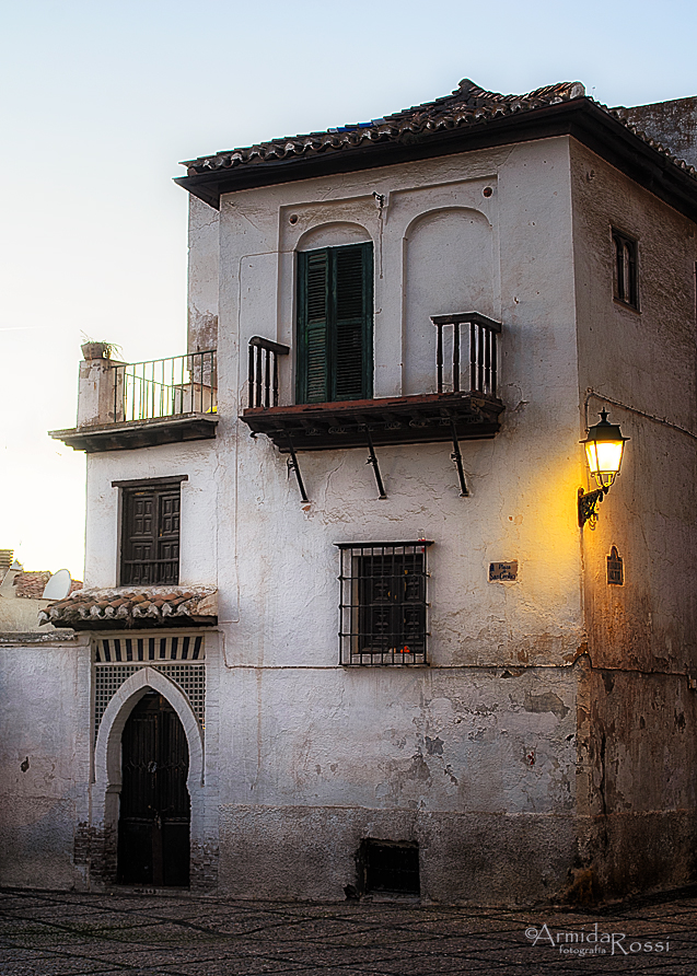 Mi corazón es una casa con un farol encendido.