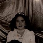 Mi madre elegida reina de Ancud , Chile 1945