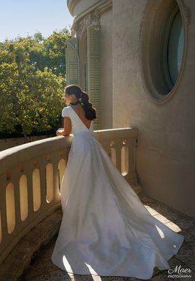 Mi nieta Mónica se casa.