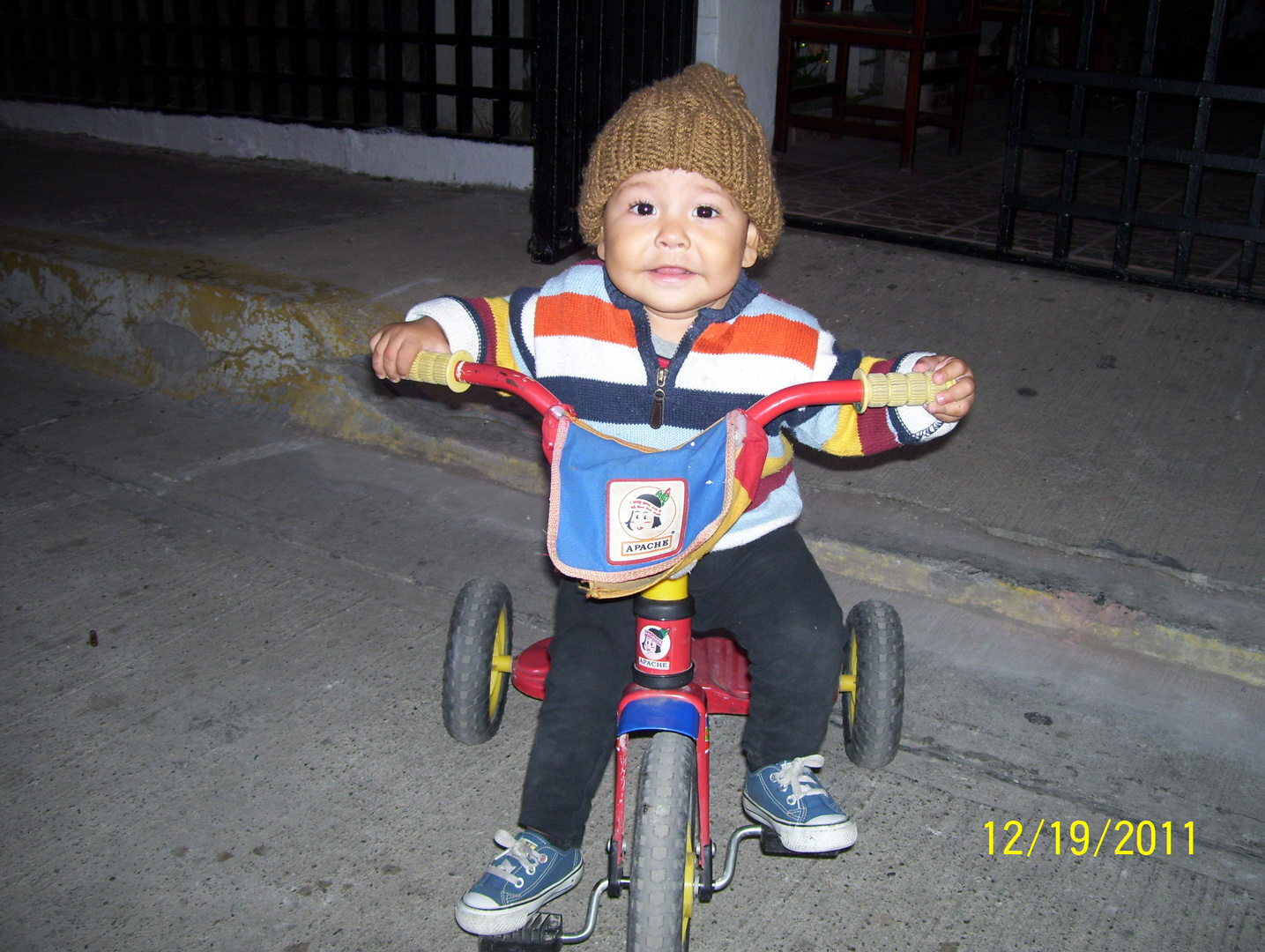 MI NIETO EN TRICICLO