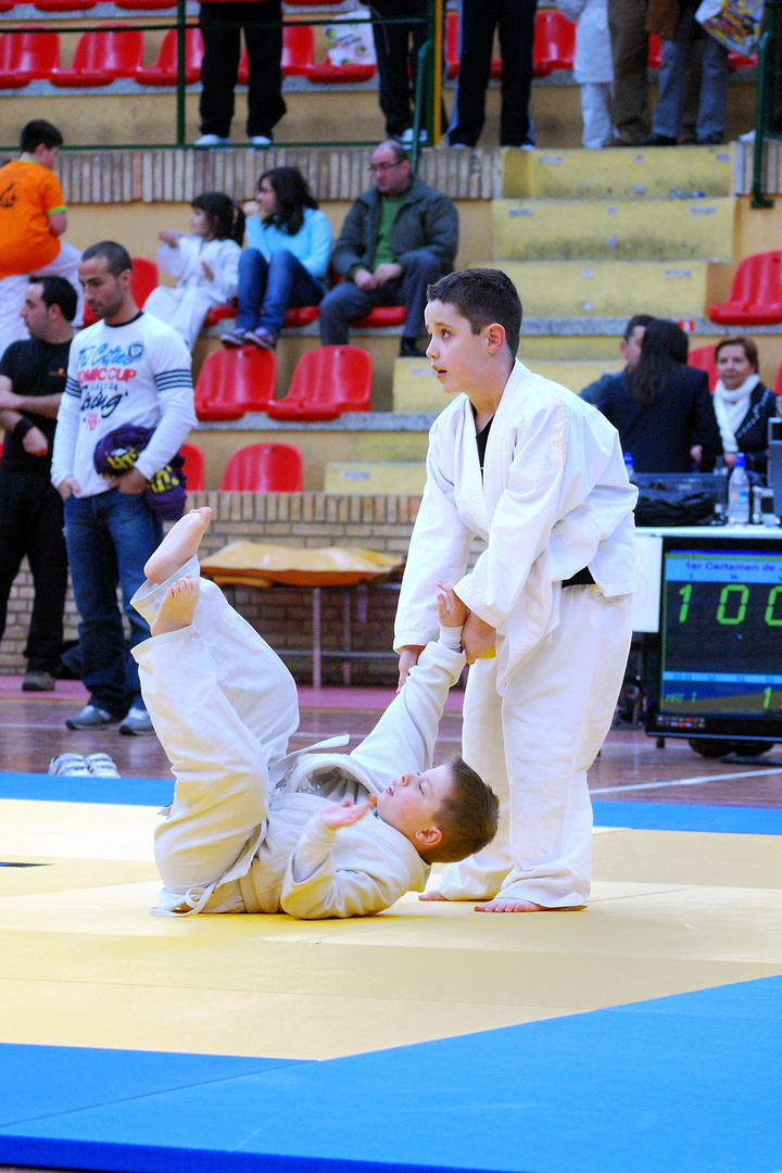 MI PRIMO COMPITIENDO EN JUDO