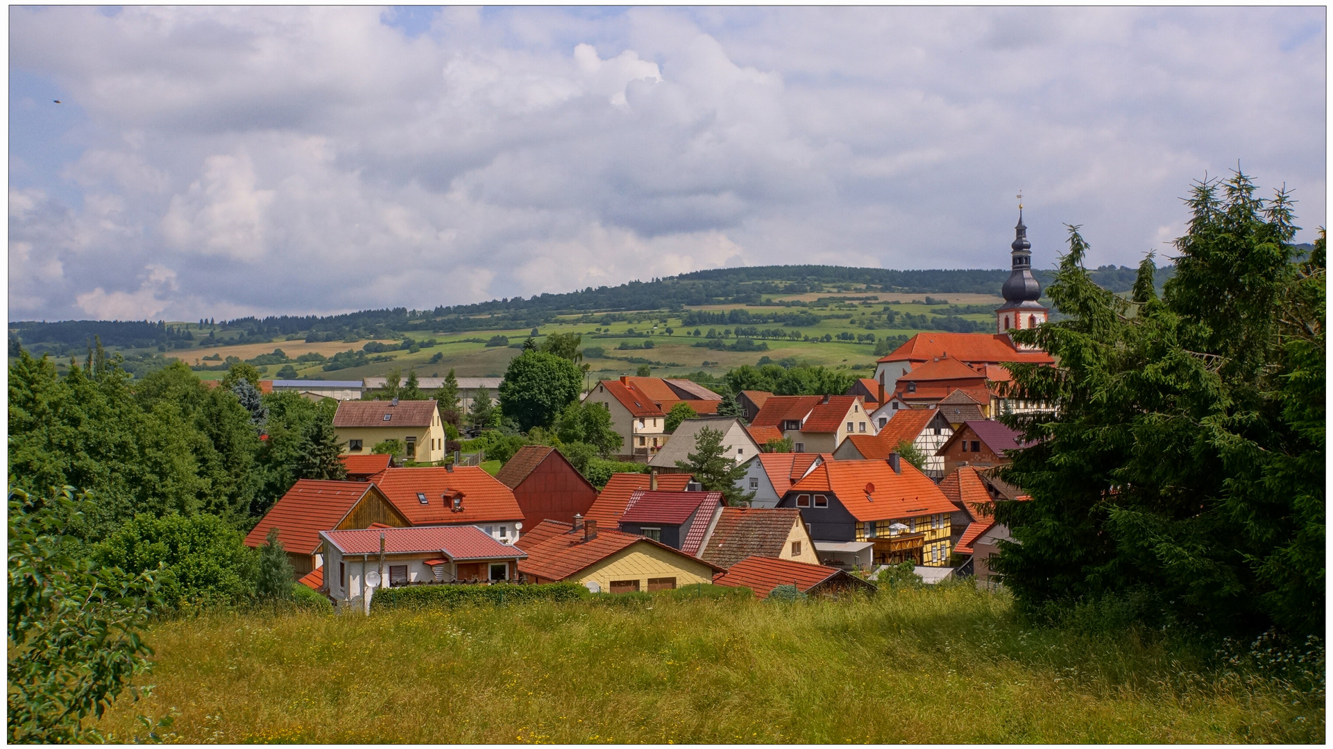 mi pueblo en el sol matinal (mein Dorf in der Morgensonne)