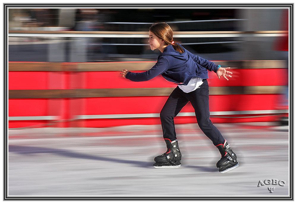 Mi sobrina Pilar CSGB patinando sobre hielo a toda velocidad