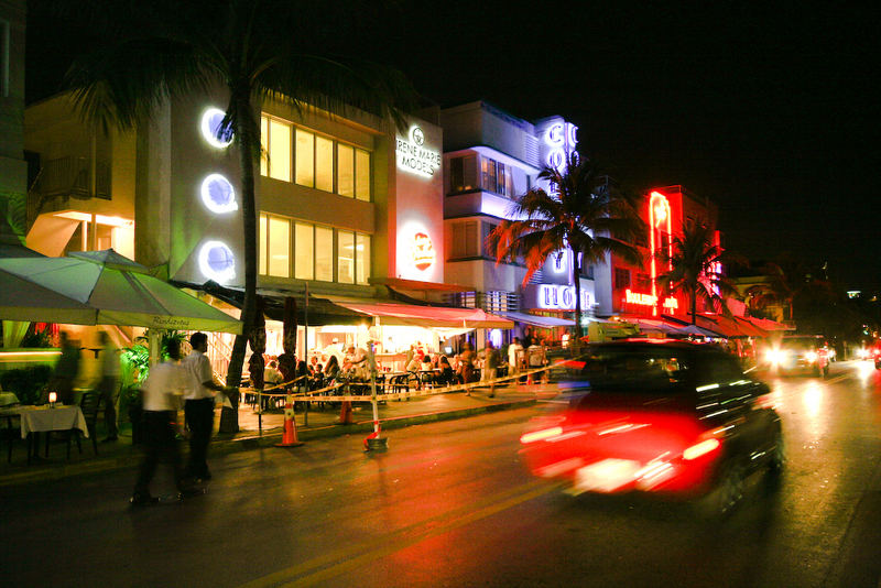 Miami Ocean Drive bei Nacht