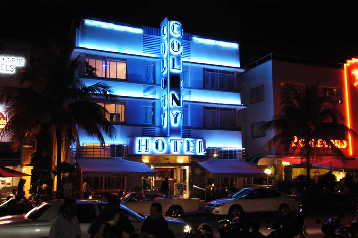 Miami Ocean Drive - Colony Hotel