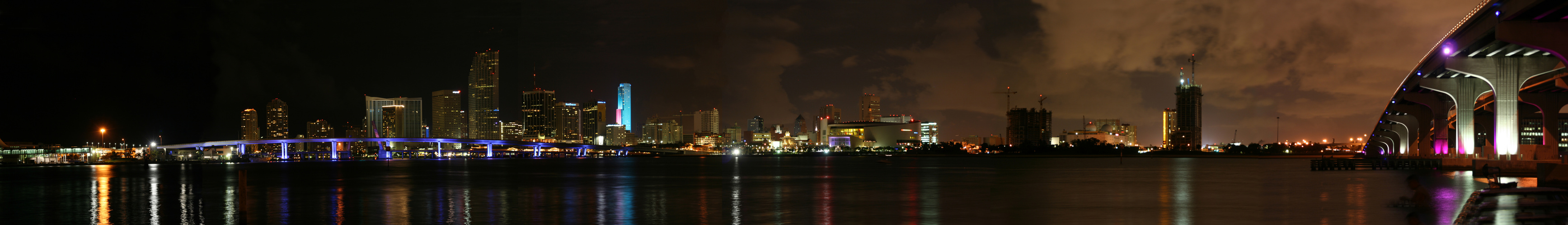 Miami Skyline bei Nacht