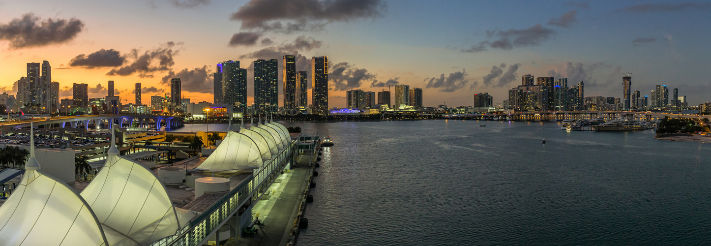 Miami Skyline bei Nacht