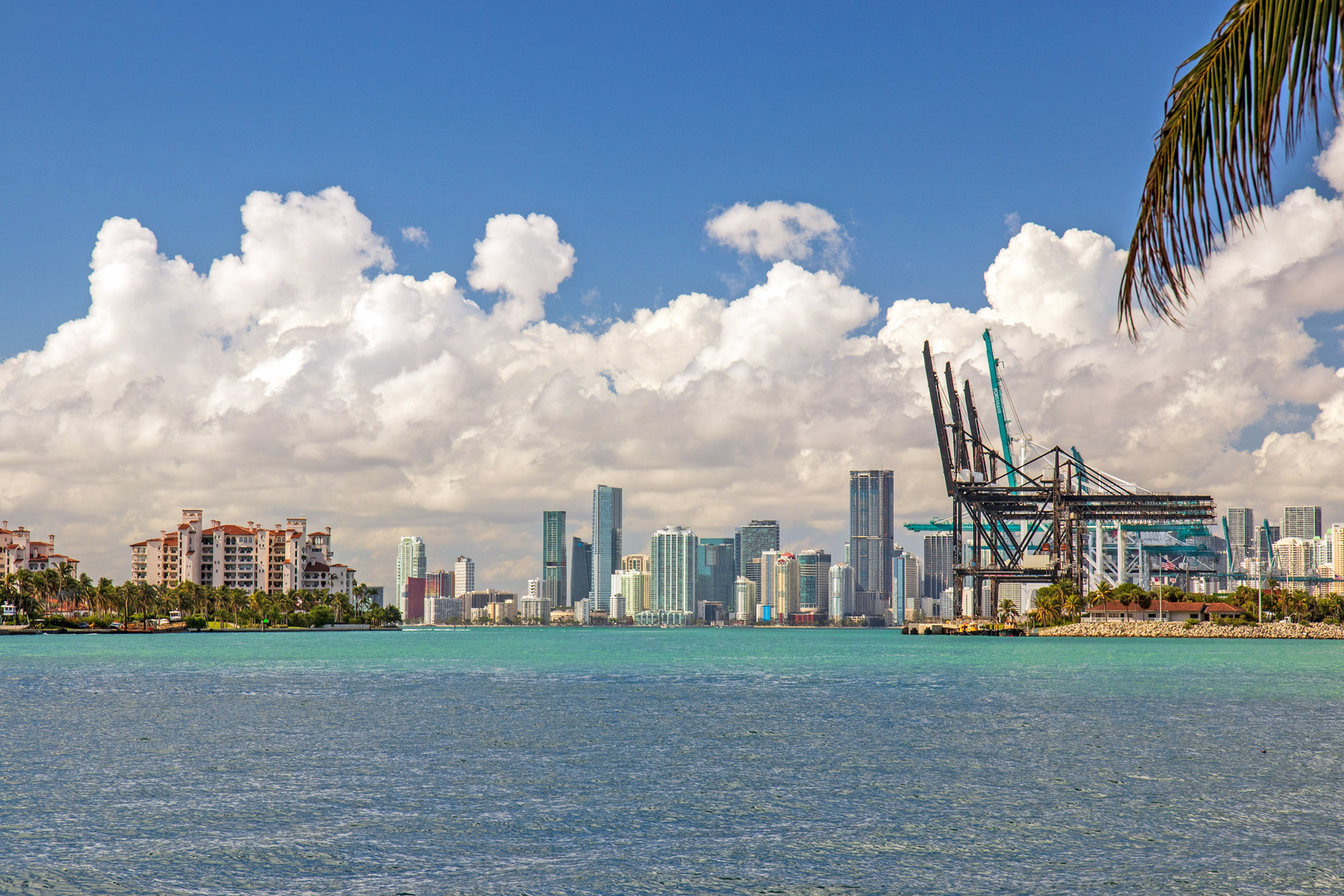 Miami-Skyline vom South Pointe Park aus gesehen, Miami Beach, Florida