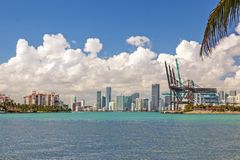 Miami-Skyline vom South Pointe Park aus gesehen, Miami Beach, Florida