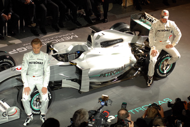 Michael Schumacher und Nico Rosberg bei der Teampräsentation MercedesGP in Stuttgart
