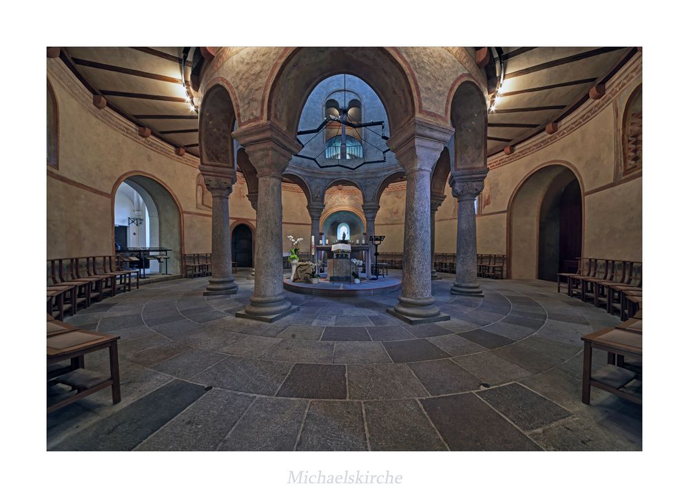 Michaelskirche (Fulda) " Blick in die Rotunde .."