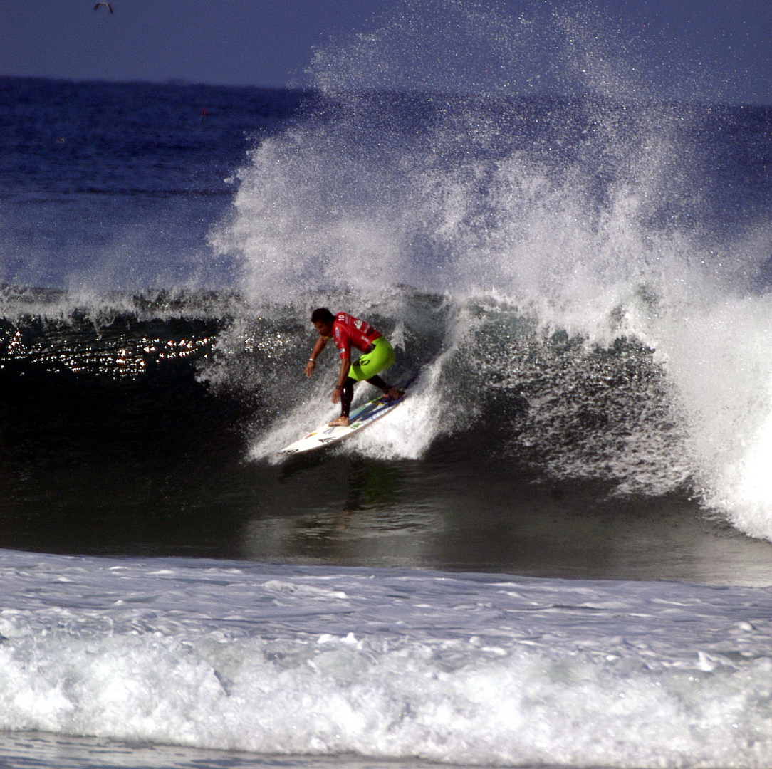 michel bourrez surf the waves!