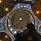 Michelangelos Kuppel - Fast 120 m bis zur Spitze über dem Petrus Grab.