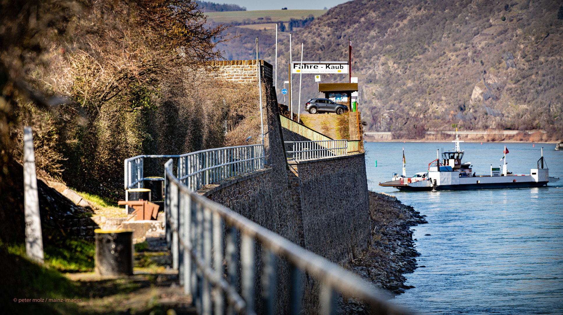 Middle Rhine Valley/Mittelrheintal - Die Fähre Pfalzgrafenstein an der Anlegestelle Engelsburg