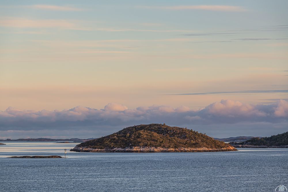 - Midfjorden Sunrise -