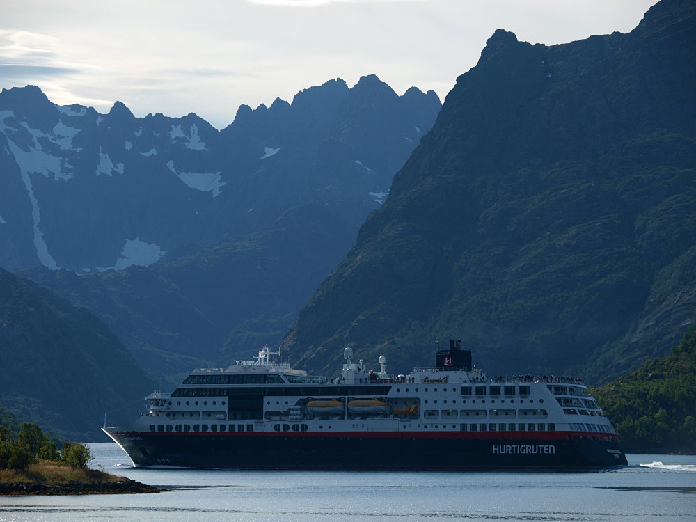 MIDNATSOL vor Trollfjord