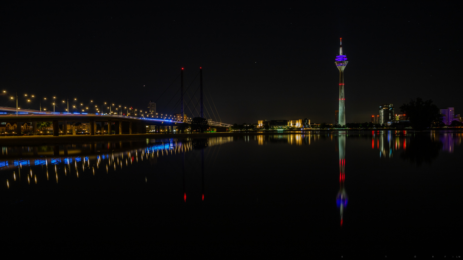 midnight-düsseldorf-schwarz-spiegel