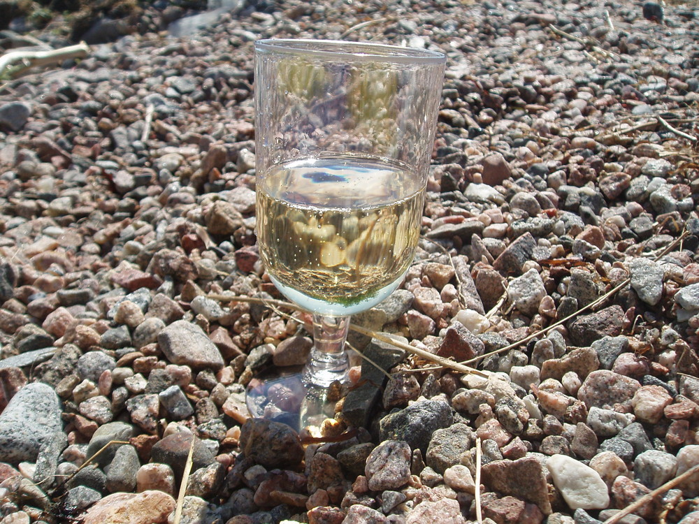 Midsummerwine in Hanko western archipelago