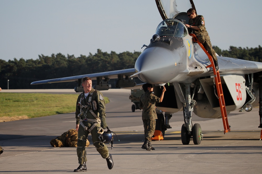 MIG 29 Pilot nach der Flugvorführung am 16.09.2012