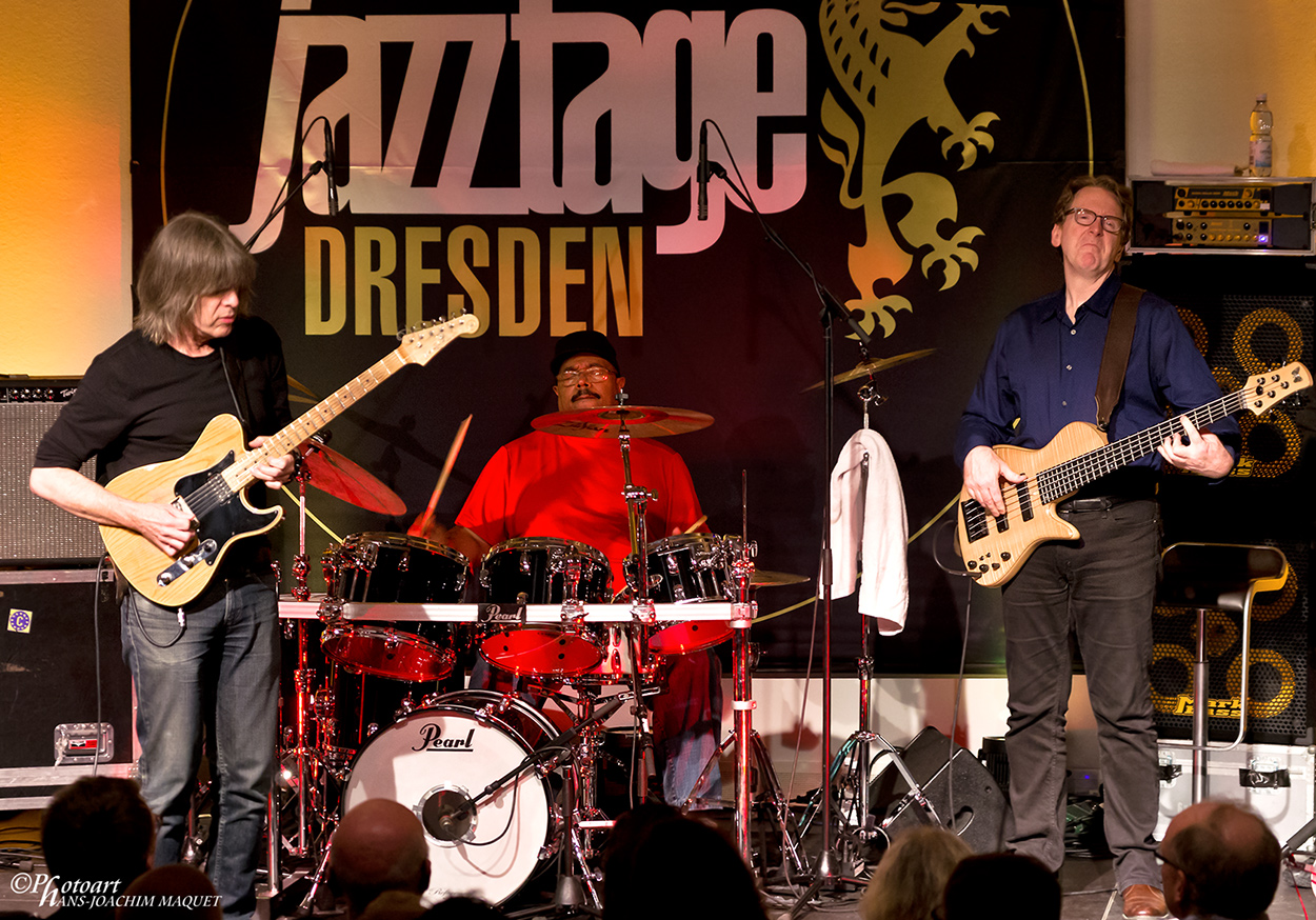 Mike Stern, Dennis Chambers, Tom Kennedy