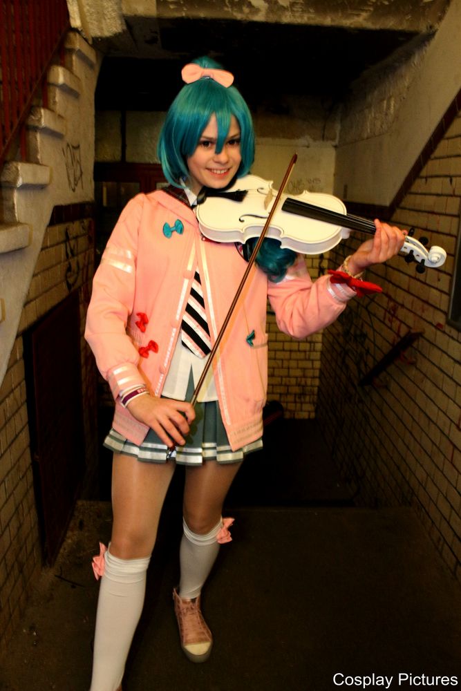 Miku Hatsune mit Violine