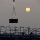 Milano, cantiere all'alba