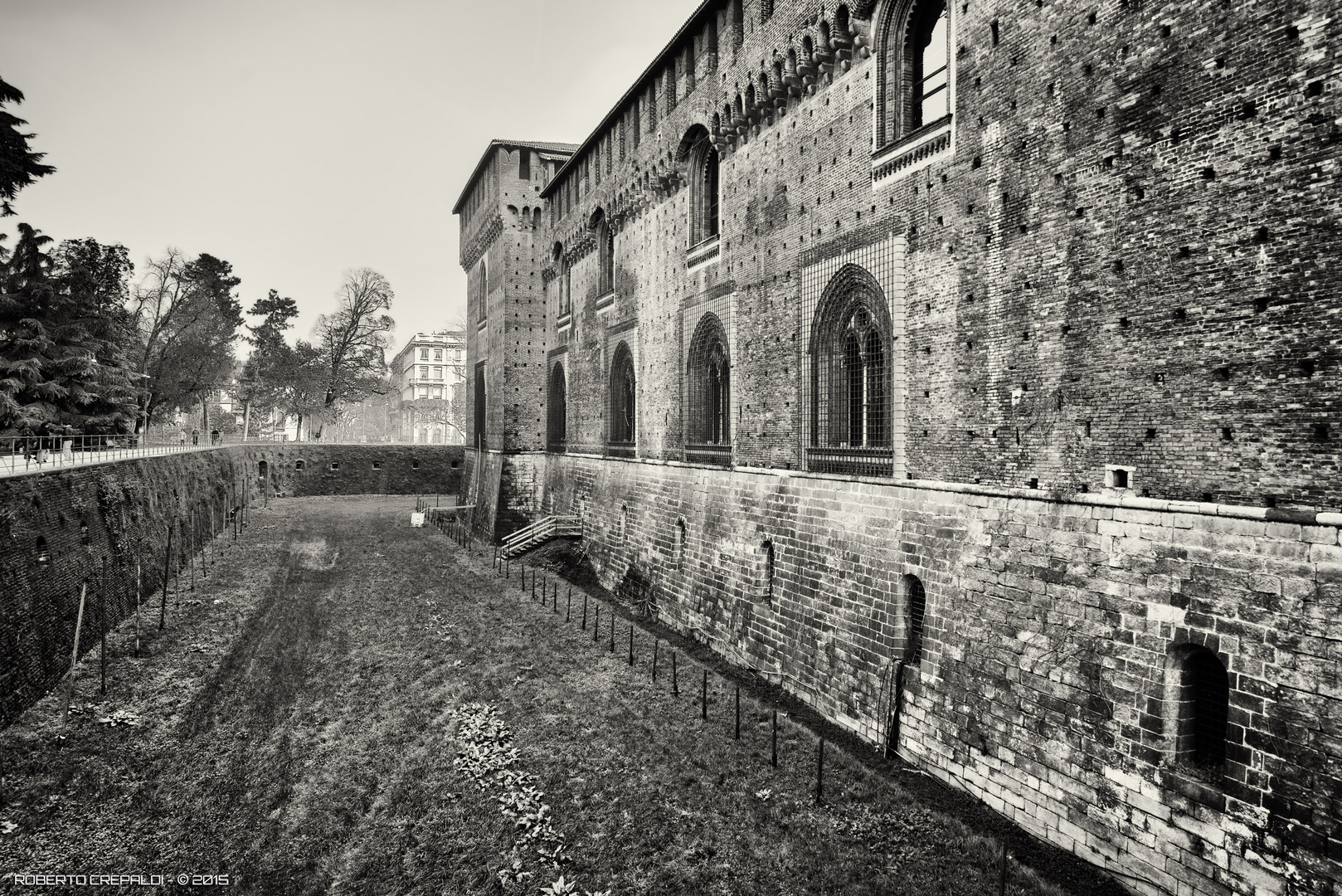 Milano, castello Sforzesco, il fossato