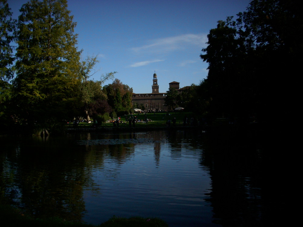 Milano, Parco Sempione mit Blick auf das Castello Sforzesco