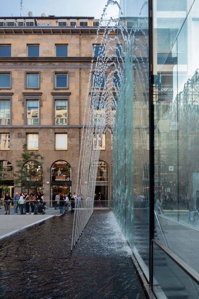 Milano, Piazza del Liberty, la fontana