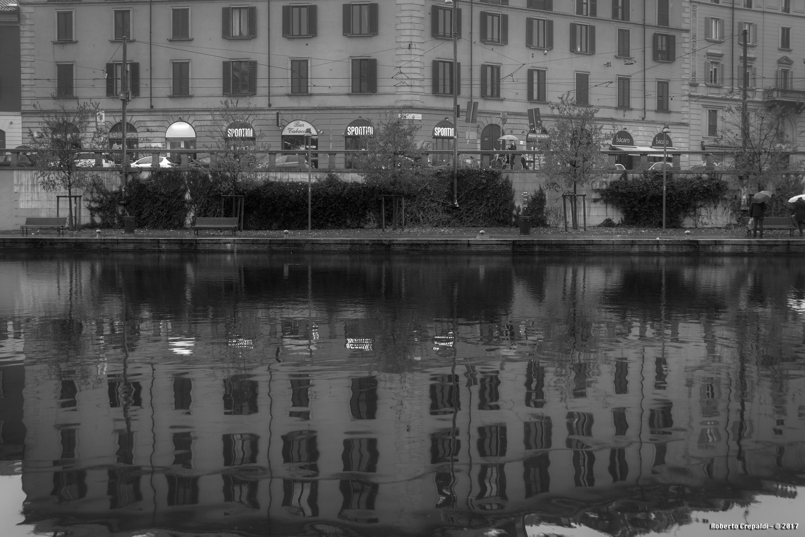 Milano, riflessi nella Darsena