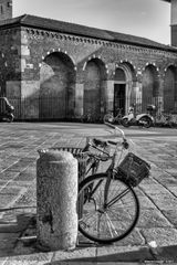Milano, Sant'Ambrogio, bici in piazza