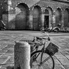 Milano, Sant'Ambrogio, bici in piazza