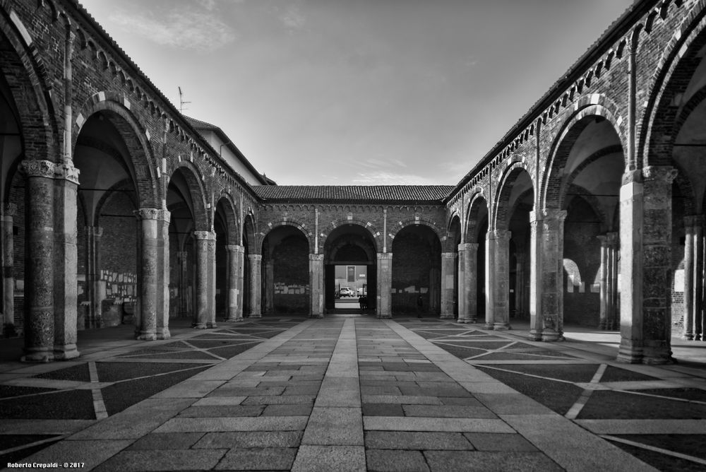 Milano, Sant'Ambrogio, cortile